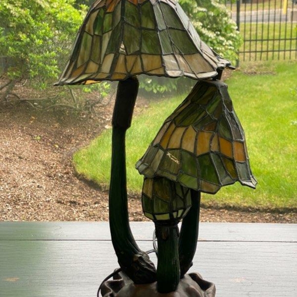 Tiffany Style  Multicolor Table Lamp - Picture 3 of 5